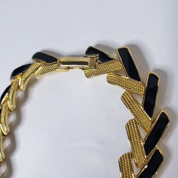 Unmarked Beautiful Black & Gold Tone Chevron Choker Necklace Vintage 18" - Picture 1 of 8